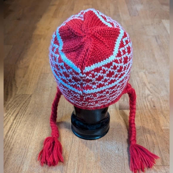 Cozy Red & White Knit Winter Hat with Tassels 🎄 ❄️ - Picture 5 of 7
